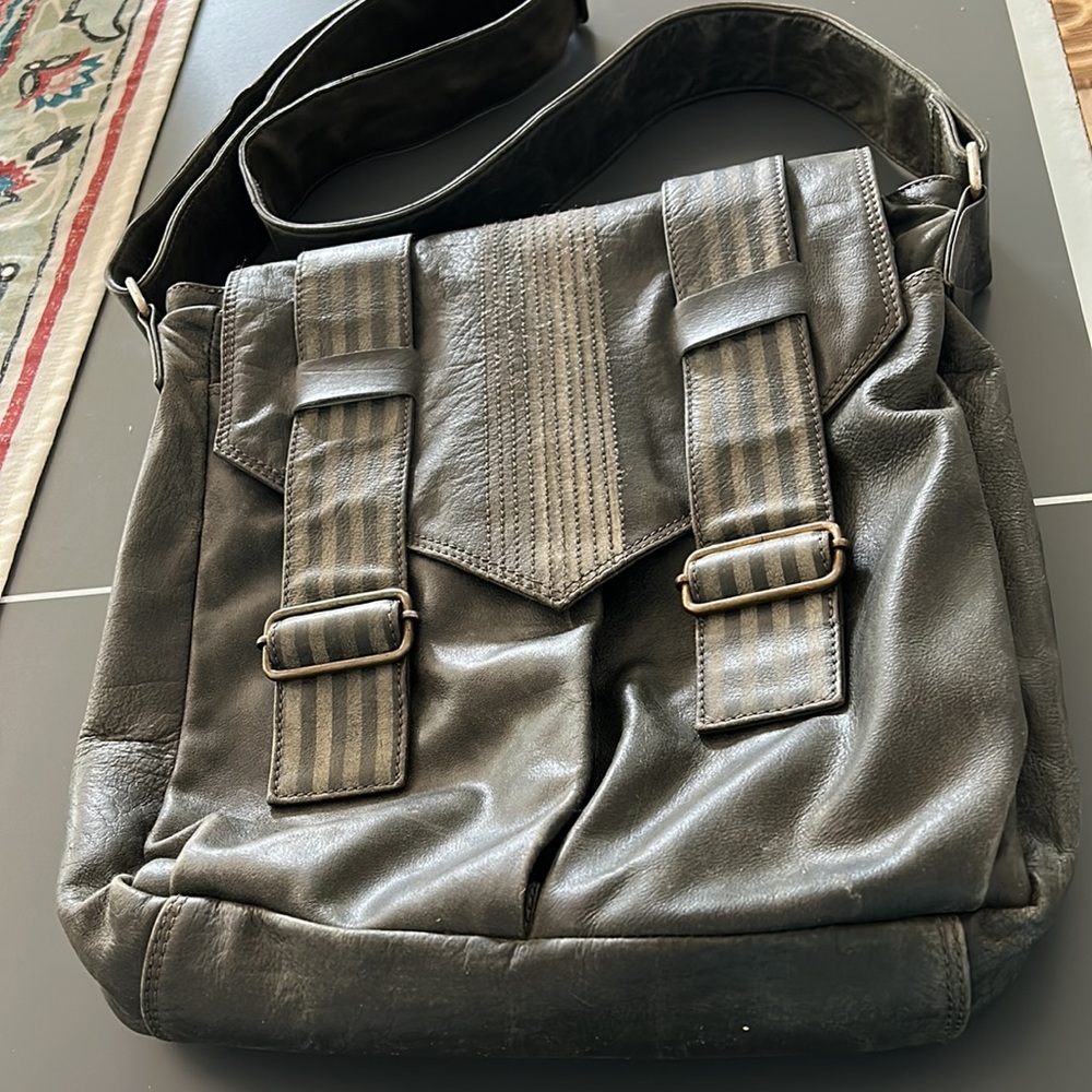 Wilson heavy duty leather bag dark forest green unisex bag 14x7x4  w/s/l strap